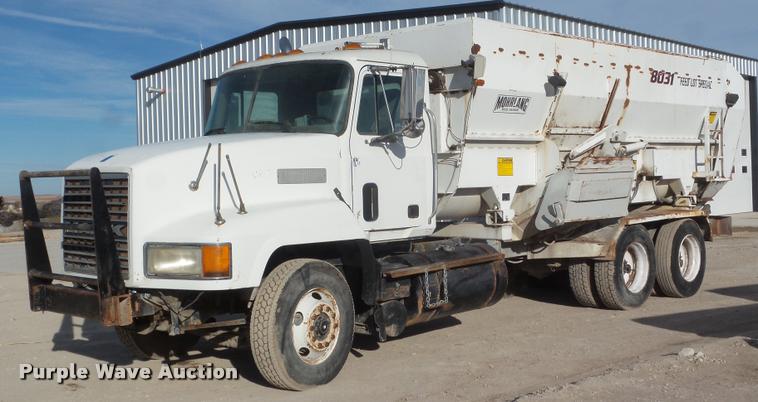 image for item DA5220 1995 Mack CH613 feed truck