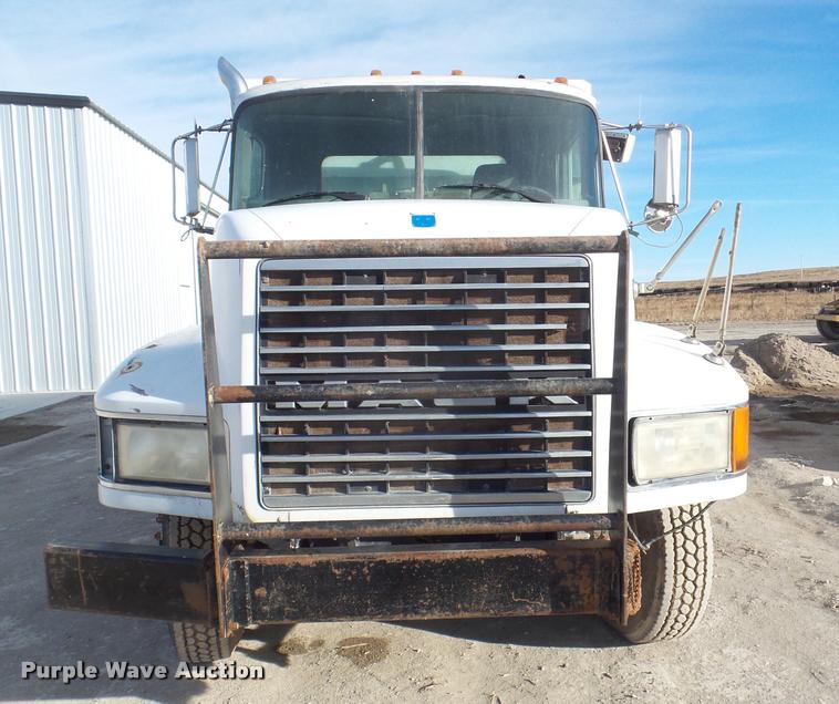 image for item DA5220 1995 Mack CH613 feed truck
