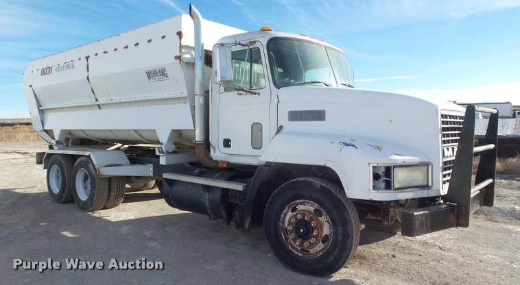 image for item DA5220 1995 Mack CH613 feed truck