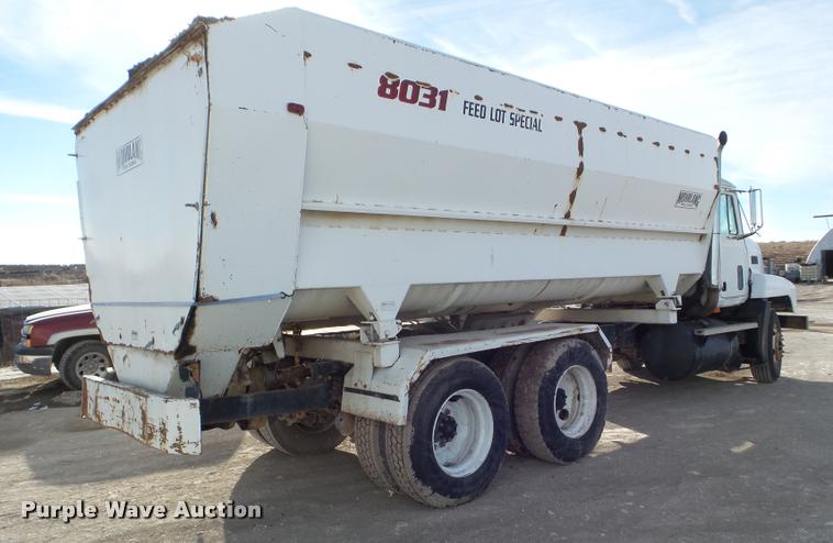 image for item DA5220 1995 Mack CH613 feed truck