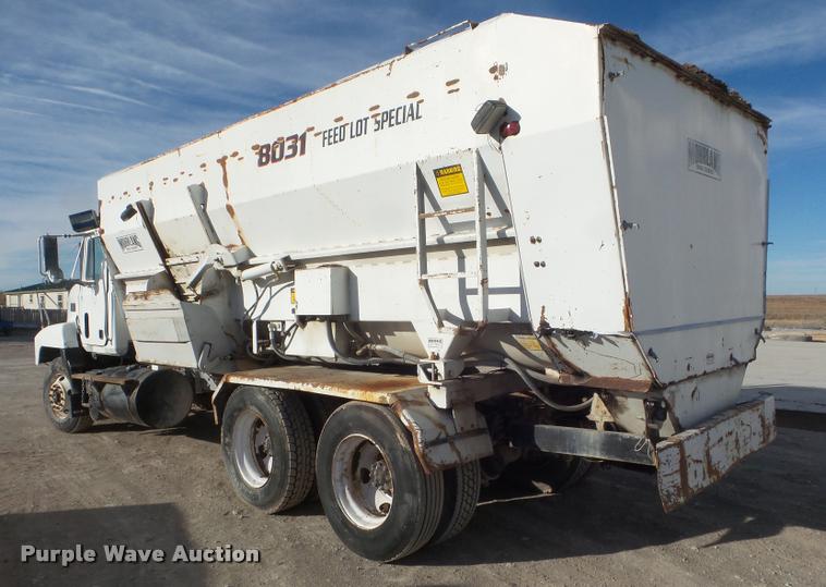 image for item DA5220 1995 Mack CH613 feed truck