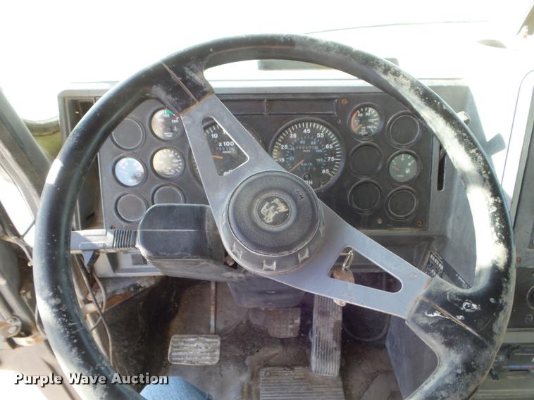 image for item DA5220 1995 Mack CH613 feed truck