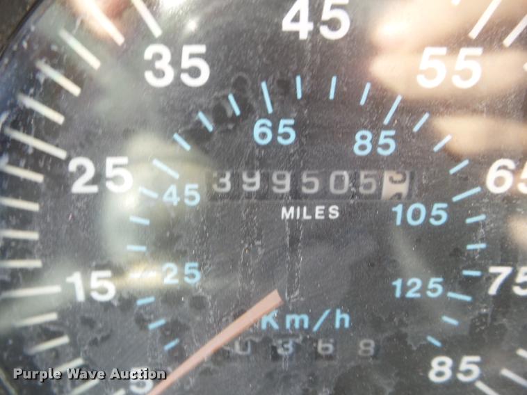 image for item DA5220 1995 Mack CH613 feed truck