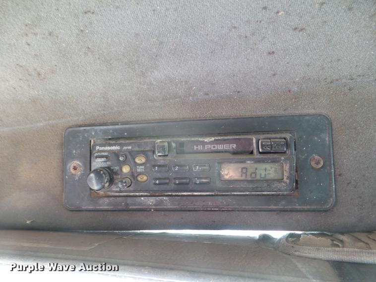 image for item DA5220 1995 Mack CH613 feed truck