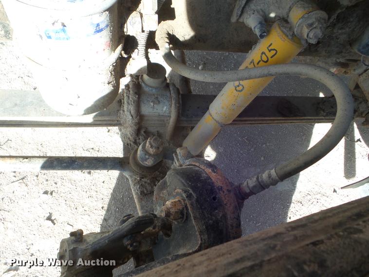 image for item DA5220 1995 Mack CH613 feed truck