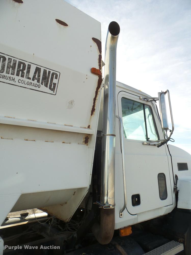 image for item DA5220 1995 Mack CH613 feed truck