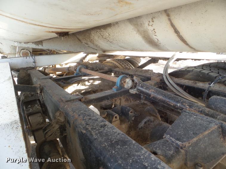 image for item DA5220 1995 Mack CH613 feed truck