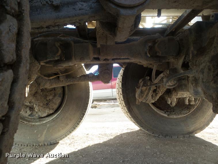 image for item DA5220 1995 Mack CH613 feed truck