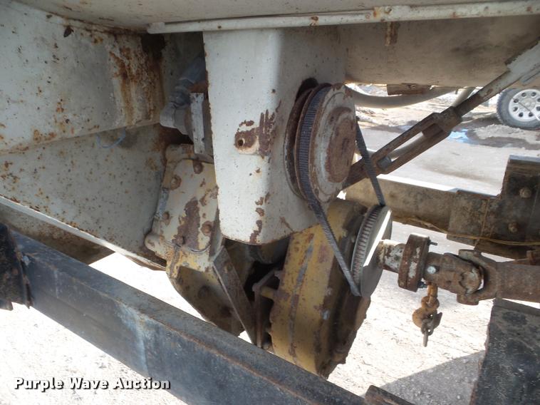 image for item DA5220 1995 Mack CH613 feed truck