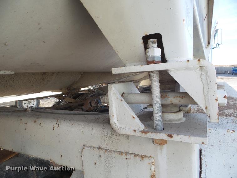 image for item DA5220 1995 Mack CH613 feed truck