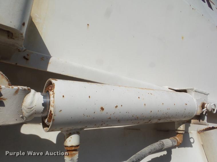 image for item DA5220 1995 Mack CH613 feed truck