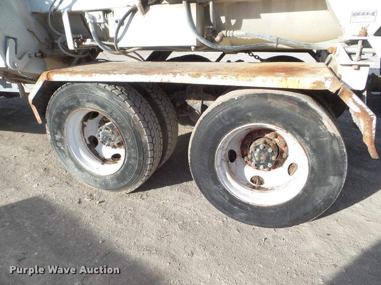 image for item DA5220 1995 Mack CH613 feed truck