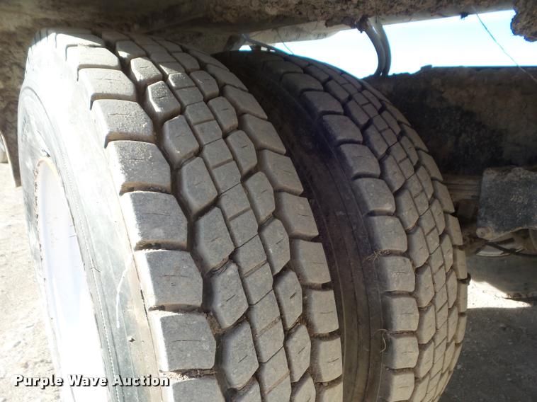 image for item DA5220 1995 Mack CH613 feed truck