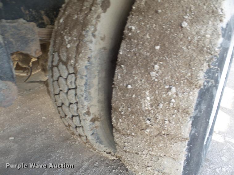 image for item DA5220 1995 Mack CH613 feed truck