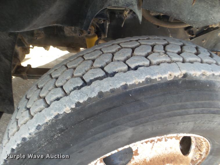 image for item DA5220 1995 Mack CH613 feed truck