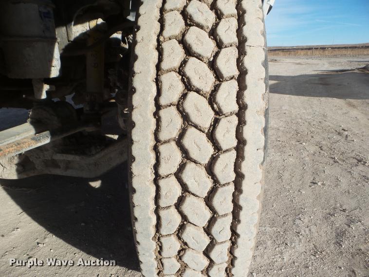 image for item DA5220 1995 Mack CH613 feed truck