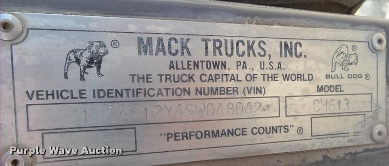 image for item DA5220 1995 Mack CH613 feed truck