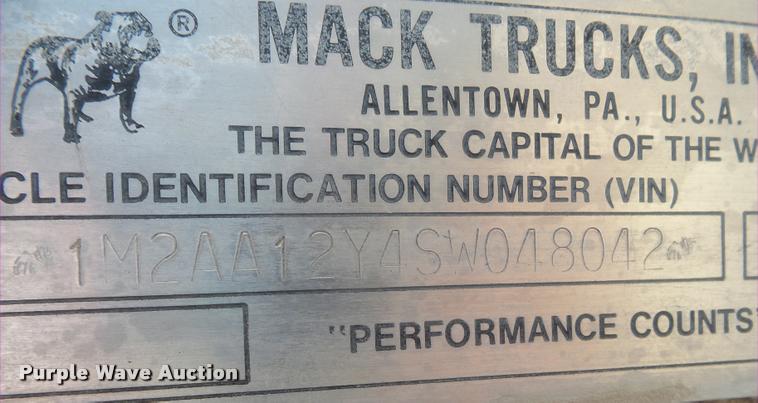 image for item DA5220 1995 Mack CH613 feed truck