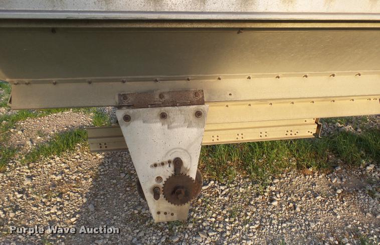 image for item DA6003 1988 Wilson double hopper grain trailer