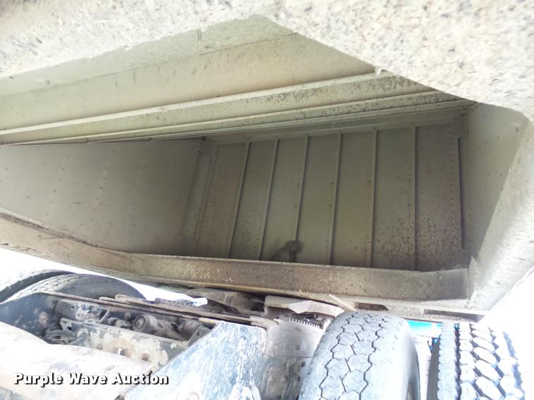 image for item DA6003 1988 Wilson double hopper grain trailer