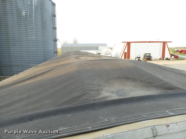 image for item DA6003 1988 Wilson double hopper grain trailer