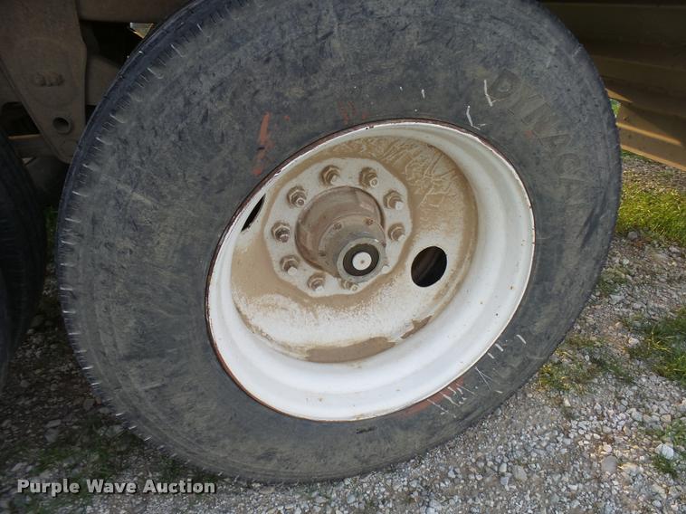 image for item DA6003 1988 Wilson double hopper grain trailer