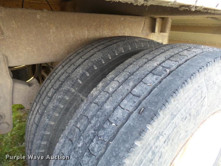 image for item DA6003 1988 Wilson double hopper grain trailer