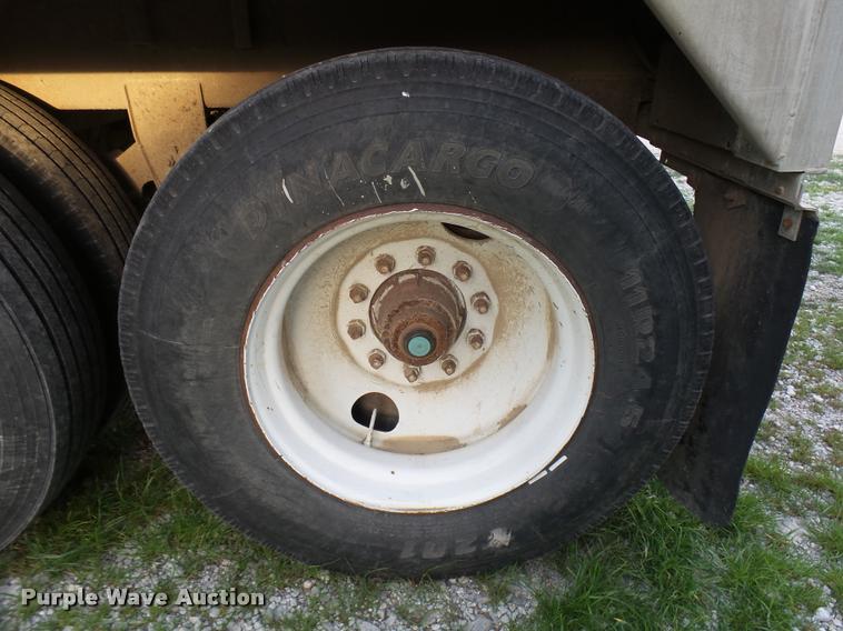 image for item DA6003 1988 Wilson double hopper grain trailer