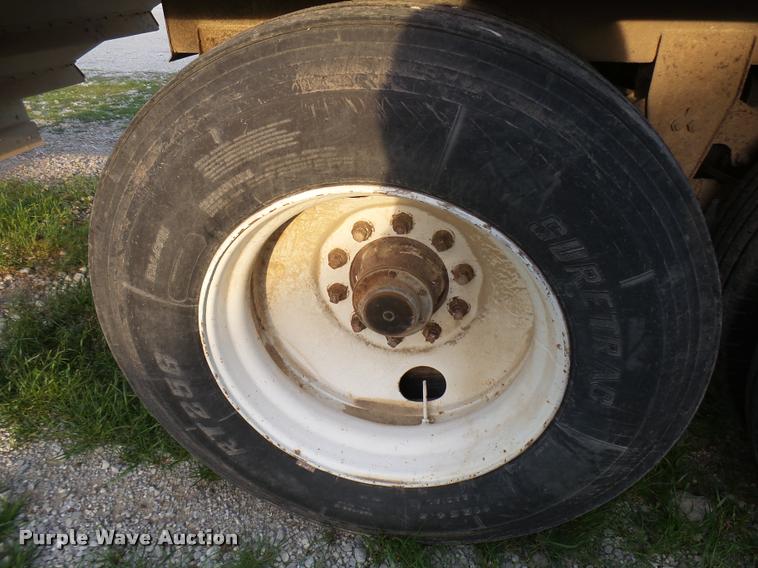 image for item DA6003 1988 Wilson double hopper grain trailer