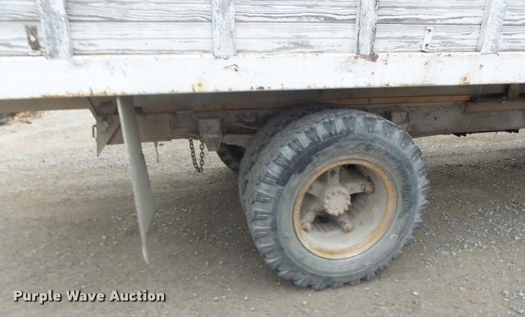 image for item DA9437 1979 Chevrolet C70 grain truck