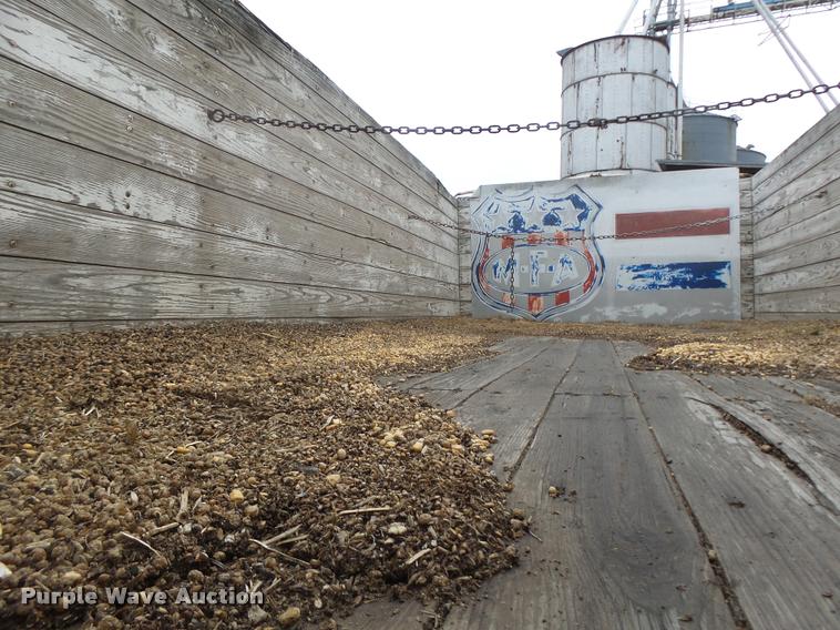 image for item DA9437 1979 Chevrolet C70 grain truck