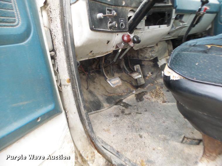 image for item DA9437 1979 Chevrolet C70 grain truck