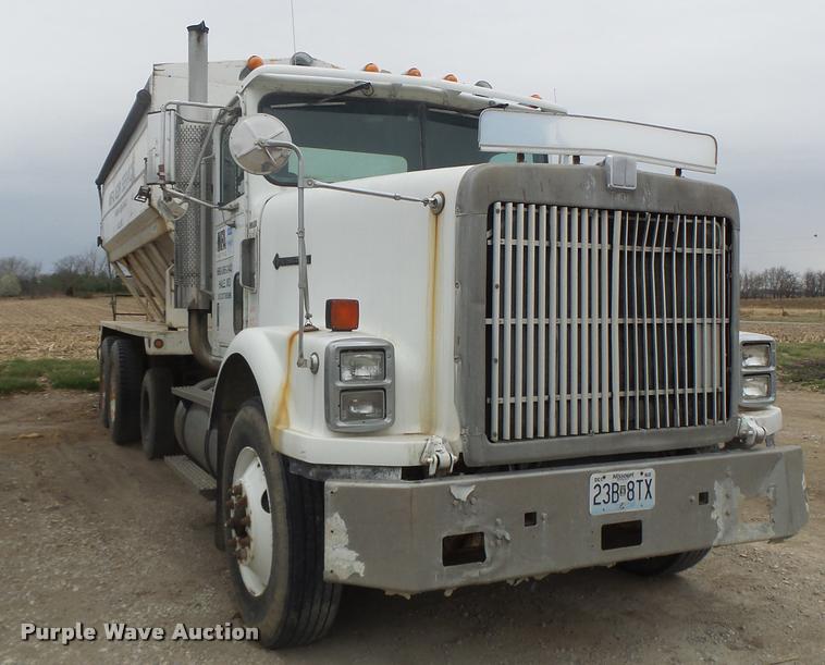 image for item DA9440 1991 International 9300 seed tender truck