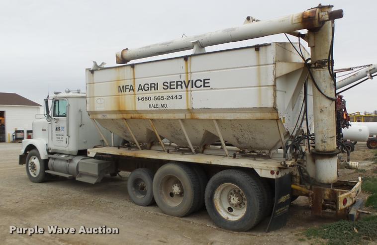 image for item DA9440 1991 International 9300 seed tender truck