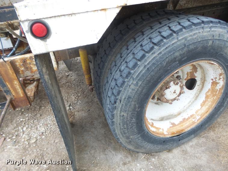 image for item DA9440 1991 International 9300 seed tender truck