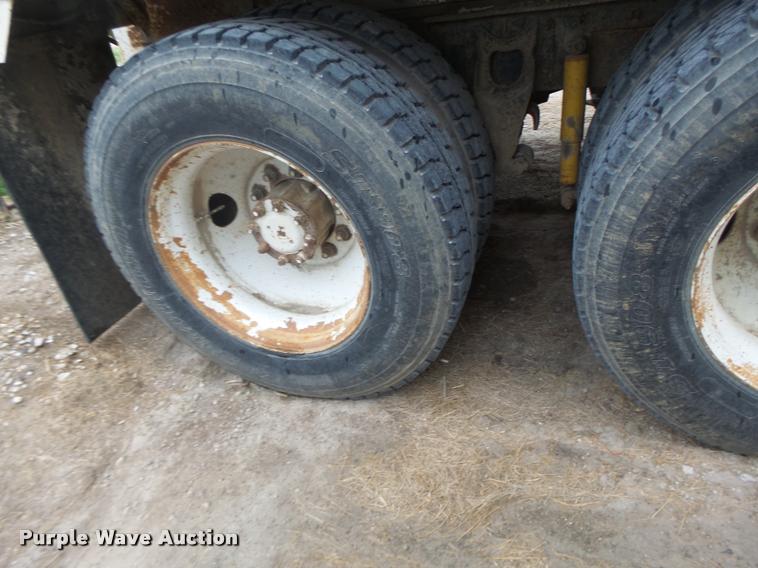 image for item DA9440 1991 International 9300 seed tender truck