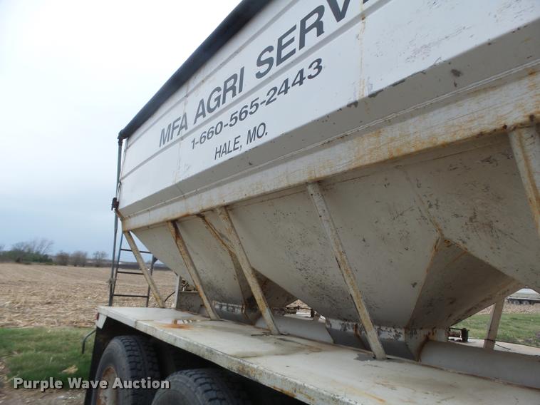 image for item DA9440 1991 International 9300 seed tender truck