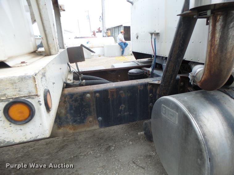 image for item DA9440 1991 International 9300 seed tender truck