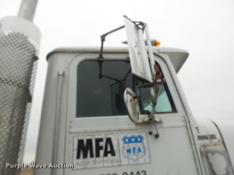 image for item DA9440 1991 International 9300 seed tender truck