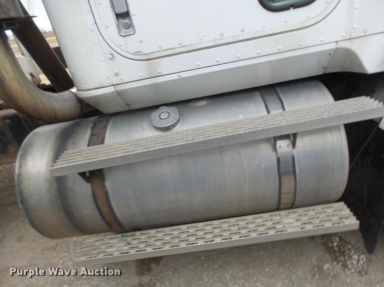 image for item DA9440 1991 International 9300 seed tender truck