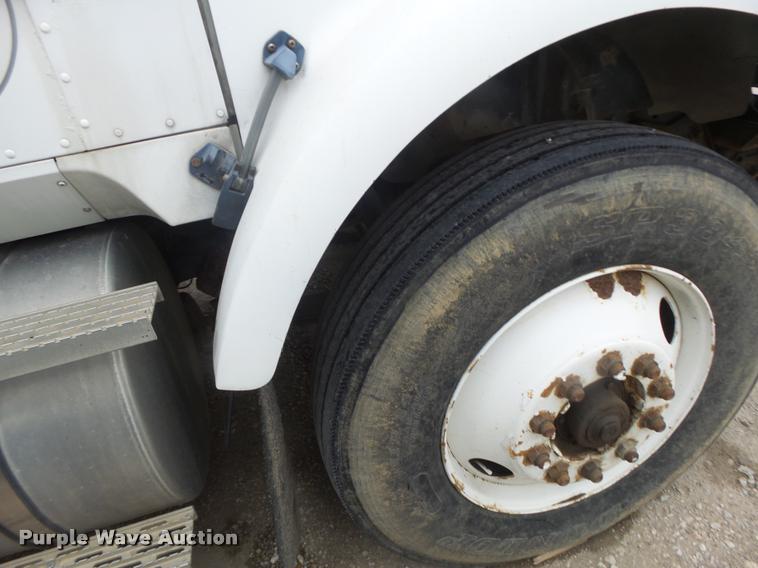 image for item DA9440 1991 International 9300 seed tender truck