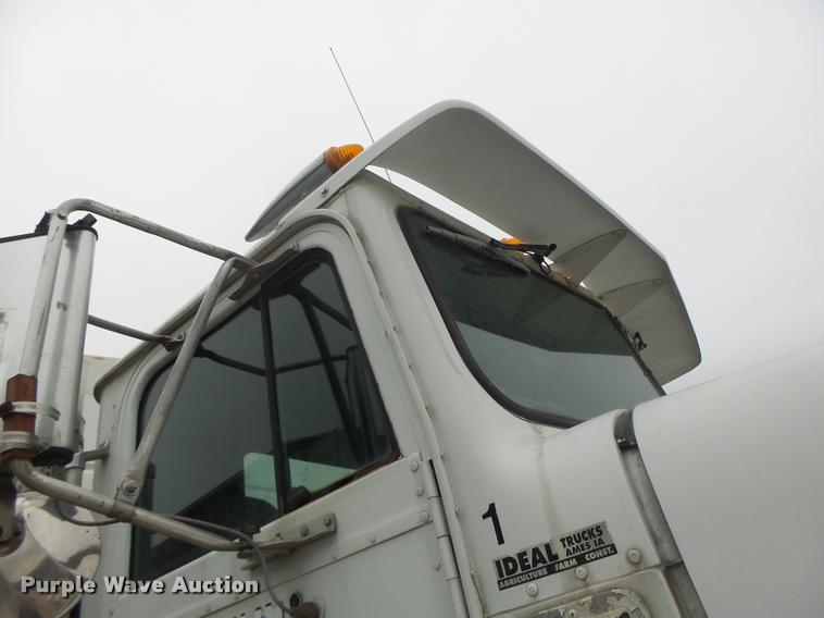 image for item DA9440 1991 International 9300 seed tender truck