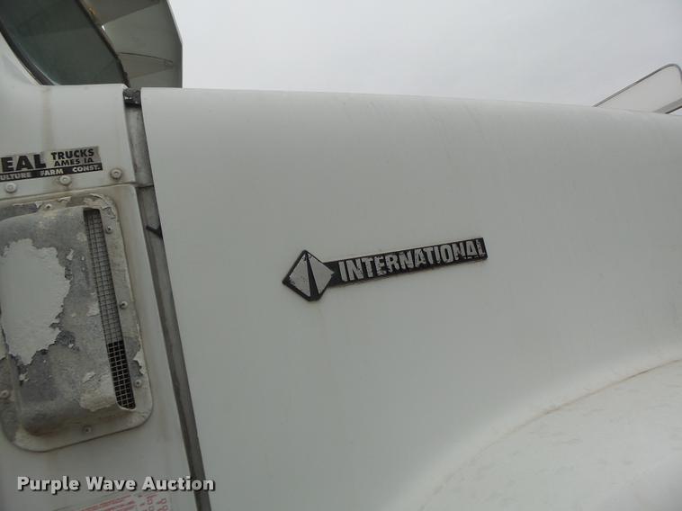 image for item DA9440 1991 International 9300 seed tender truck