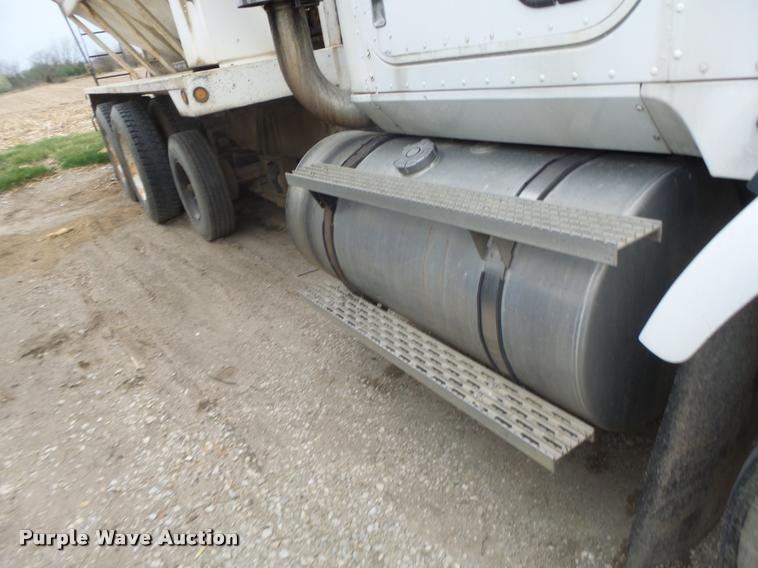 image for item DA9440 1991 International 9300 seed tender truck