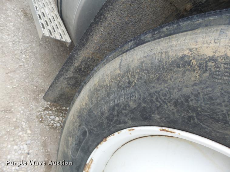 image for item DA9440 1991 International 9300 seed tender truck