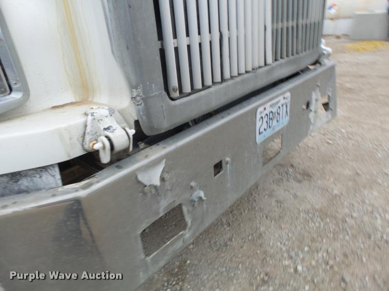 image for item DA9440 1991 International 9300 seed tender truck