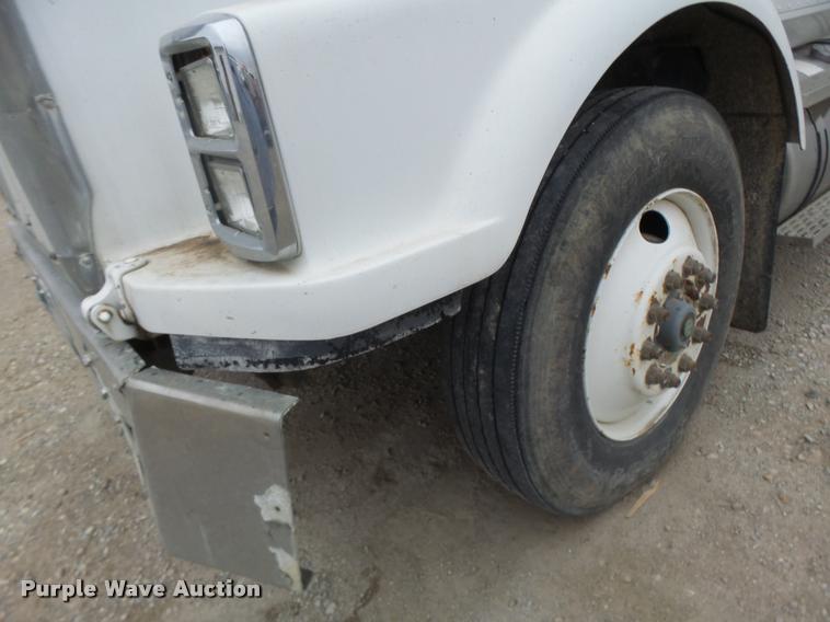 image for item DA9440 1991 International 9300 seed tender truck