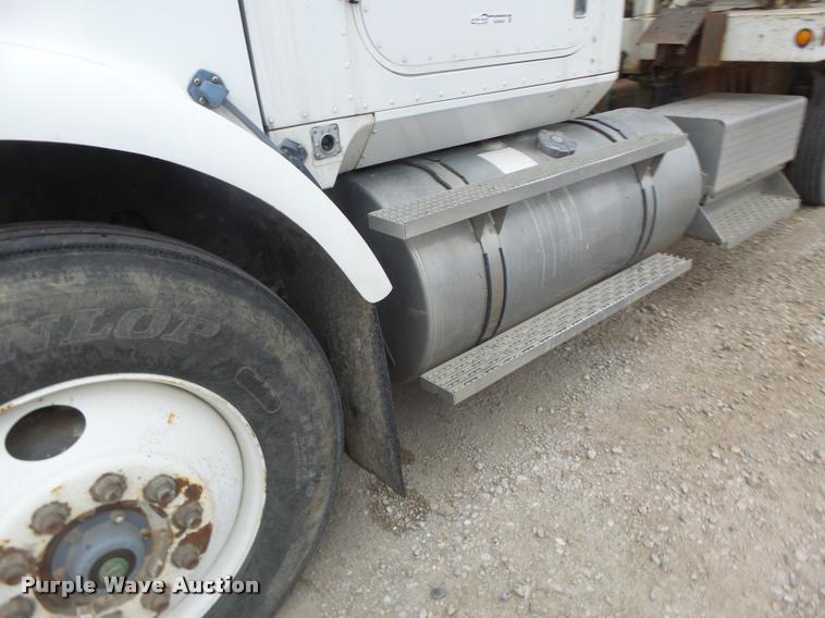 image for item DA9440 1991 International 9300 seed tender truck