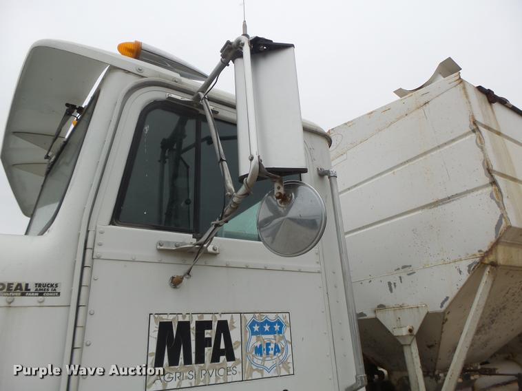 image for item DA9440 1991 International 9300 seed tender truck