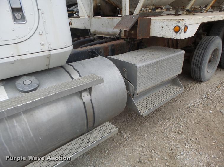 image for item DA9440 1991 International 9300 seed tender truck